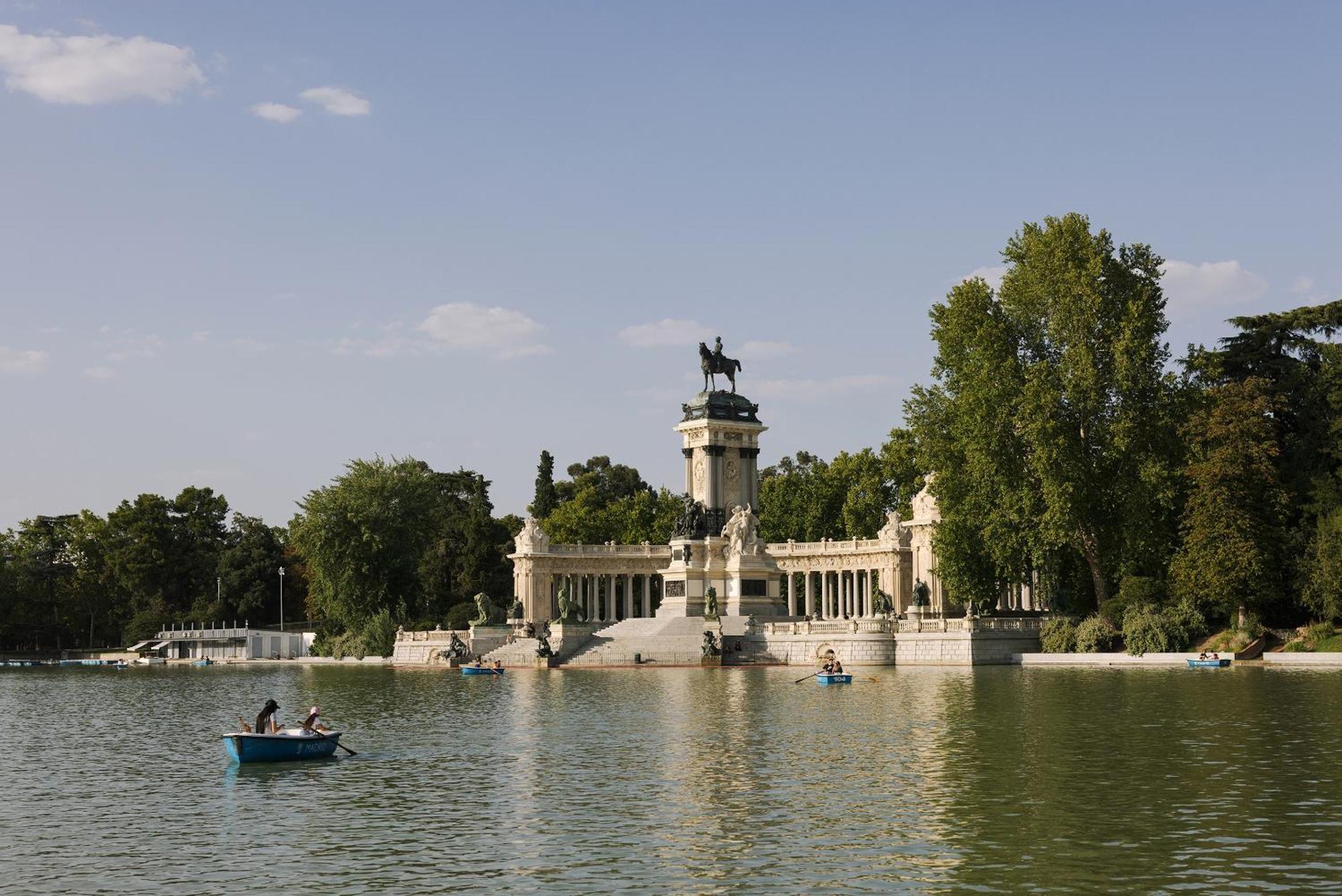 Sonder Sofia Aparthotel Madrid Bagian luar foto